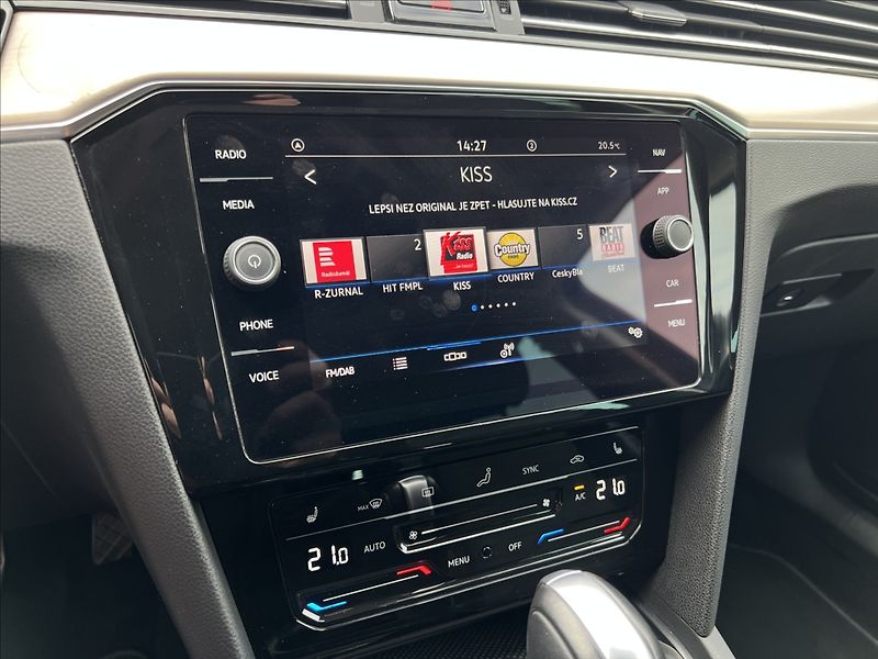 Volkswagen Passat 2,0 TDi DSG ELEGANCE MATRIX - fotka 27 z 36