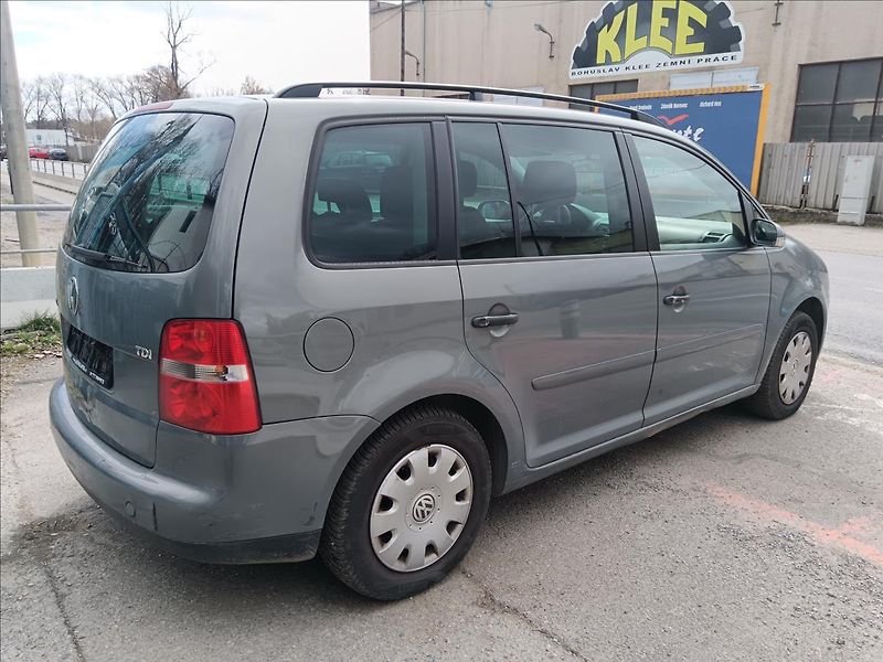 Volkswagen Touran 1,9 TDi Conceptline - fotka 10 z 17