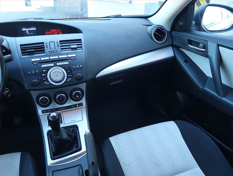 Mazda 3 (2010) 1.6, po STK, slušný stav - fotka 8 z 15