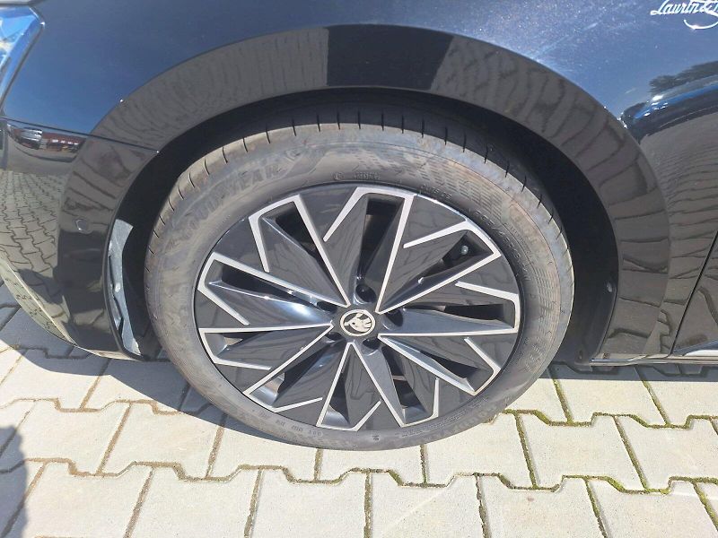Škoda Superb (2023) COMBI / 2.0TDI / 140 kW / 7DSG - fotka 30 z 31