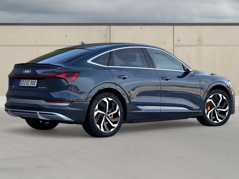 Audi e-tron Sportback 55 quattro S line - fotka 2 z 34