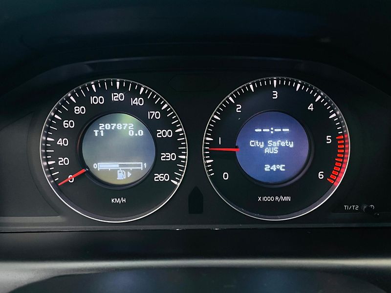 Volvo XC60 2.0D 5V MAN 1.MAJITEL SERVISKA - fotka 33 z 33