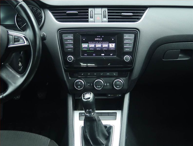 Škoda Octavia (2015) Ambition 1.6 TDI, Tempomat - fotka 12 z 16