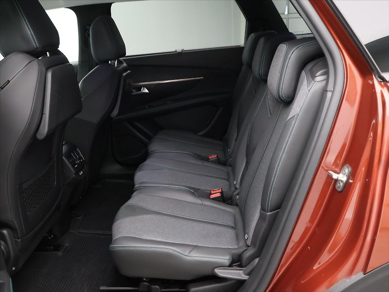 Peugeot 5008 1.2 PT 96kW Allure 7-Míst DPH - fotka 16 z 32