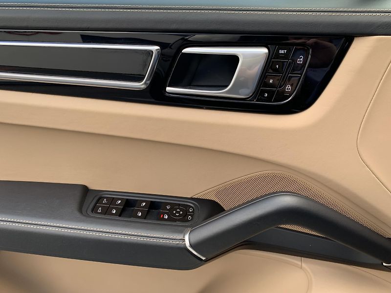 Porsche Cayenne (2019) 3.0i, 250KW, VZDUCH, ZÁRUKA - fotka 22 z 25
