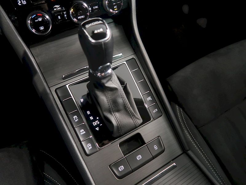 Škoda Superb (2023) STYLE PLUS 2.0TDI 147KW 4x4 DS - fotka 33 z 40