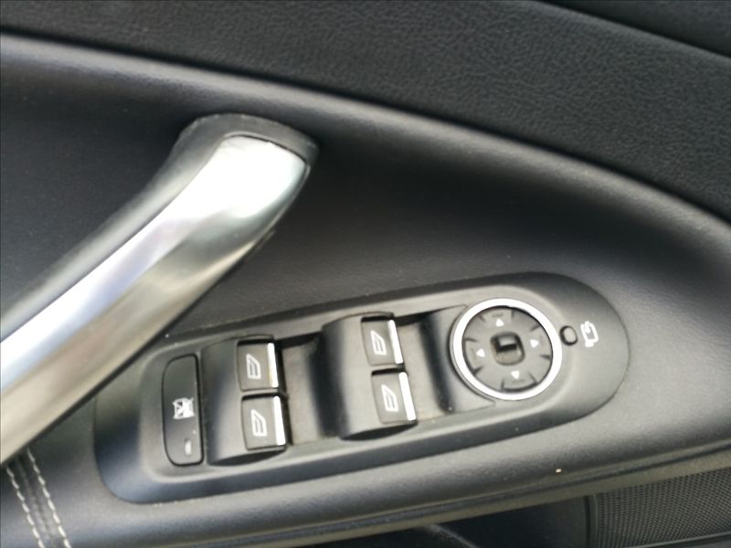 Ford Mondeo 2,0 TDCi - fotka 13 z 22