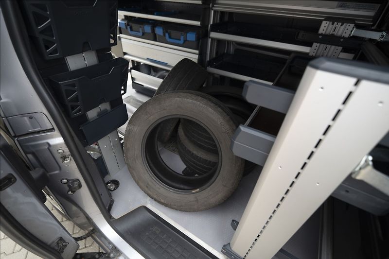 Toyota ProAce 2,0 D-4D NAVI VÝHŘEV 1. MAJ ČR - fotka 24 z 30