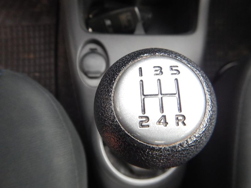 Suzuki Swift 1.3 GLX, ČR, DIGIKLIMA - fotka 20 z 28