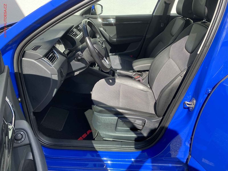 Škoda Octavia (2019) 1.6 TDi, Style, TZ, park - fotka 9 z 18