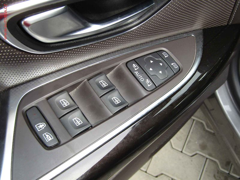 Renault Espace (2015) 1.6 TCe, ČR, AT, navi, LED - fotka 12 z 23