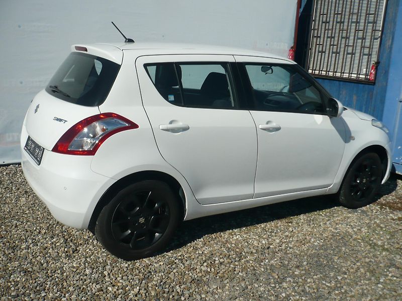 Suzuki Swift 1.2i 69Kw Klimatizace - fotka 7 z 25