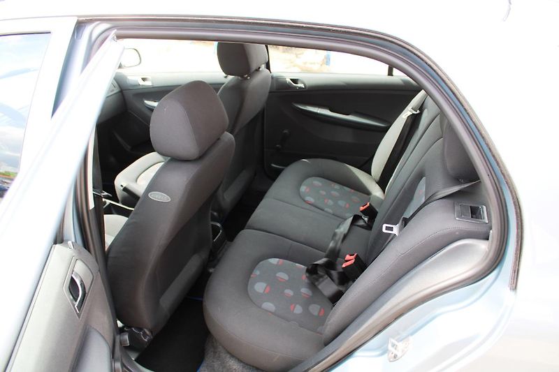 Škoda Fabia (2003) 1,4i 16V KLIMA EL.OKNA ASR PC - fotka 10 z 16