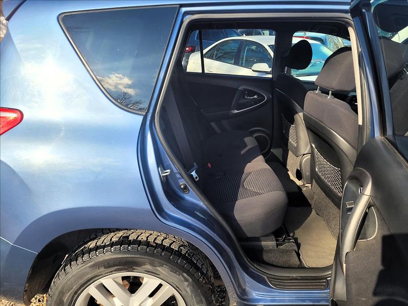 Toyota RAV4 2,2 D4-D,4x4,klima,alu, - fotka 16 z 35