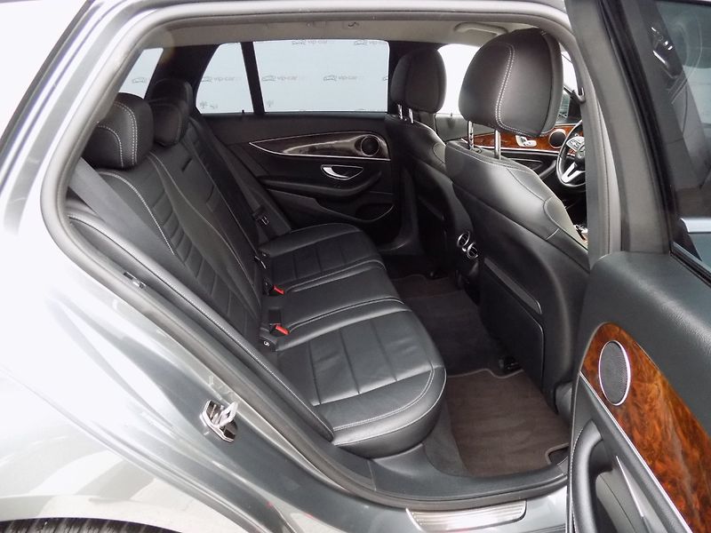 Mercedes-Benz Třídy E (2018) 400d/4-Matic/Full-LED/Webasto/ - fotka 18 z 39