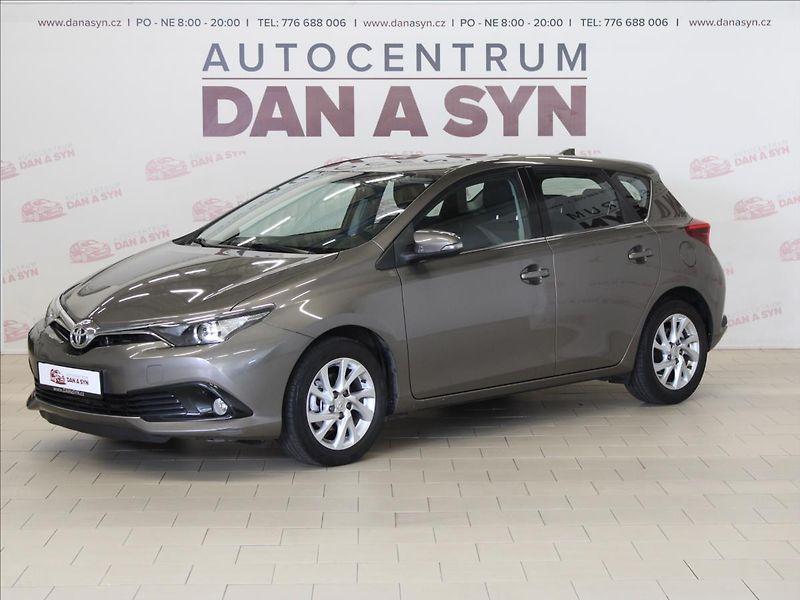 Toyota Auris 1,2 Turbo navi aut. Klima - fotka 1 z 31
