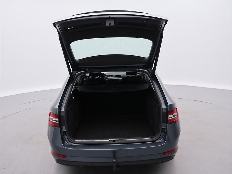 Škoda Superb 2,0 TDI 110kW Style CZ DPH - fotka 9 z 27