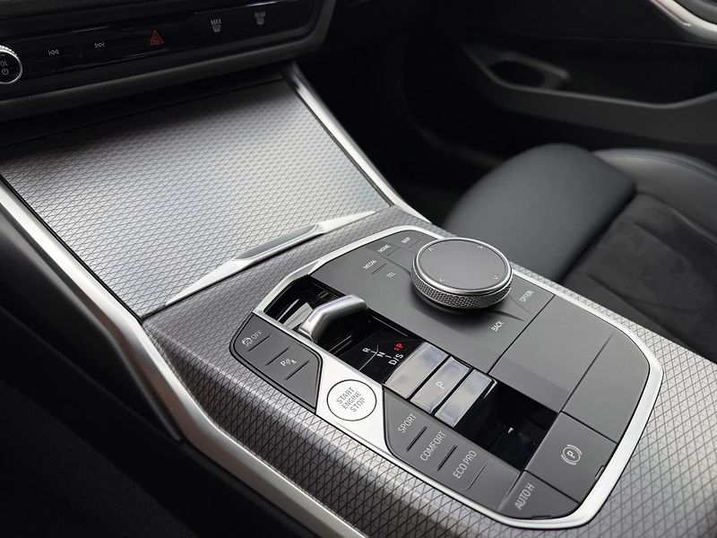 BMW Řada 3 (2024) 318d 110 kW/M-Sport/DPH - fotka 21 z 28