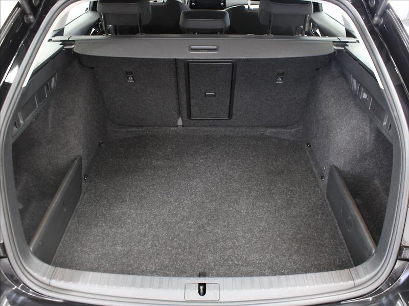 Škoda Octavia 2,0 TDi 85kW DSG Ambi. TAŽNÉ - fotka 20 z 21