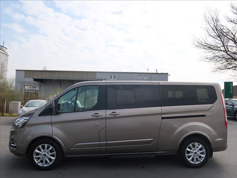 Ford Tourneo Custom 2,0 EcoBlue,96kW,8míst,automat - fotka 6 z 29