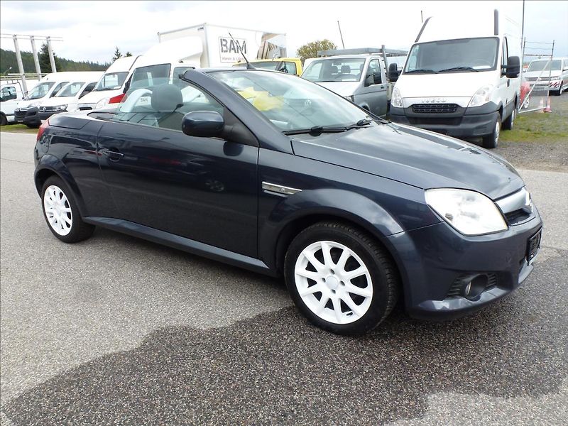 Opel Tigra 1,4 16V Roadster Cabrio - fotka 6 z 48