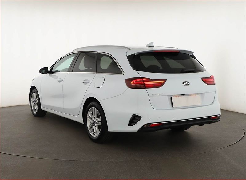 Kia Ceed (2020) Exclusive 1.4 T-GDI, Navi - fotka 4 z 17