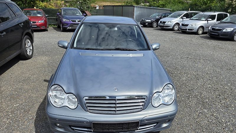 Mercedes-Benz Třídy C MERCEDES BENZ C180 AVANTGARDE - fotka 2 z 29