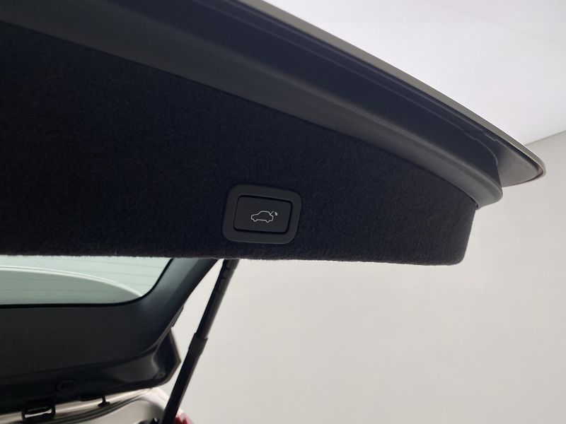 Volvo XC60 D4 AWD SUMMUM AUT  - fotka 31 z 42