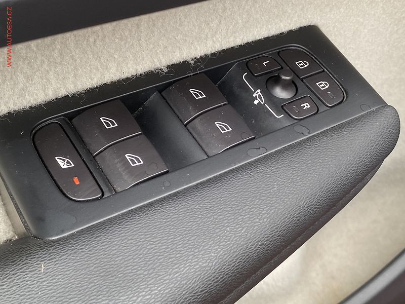Volvo XC40 (2019) 2.0T5 AWD, 2.maj,ČR - fotka 11 z 17