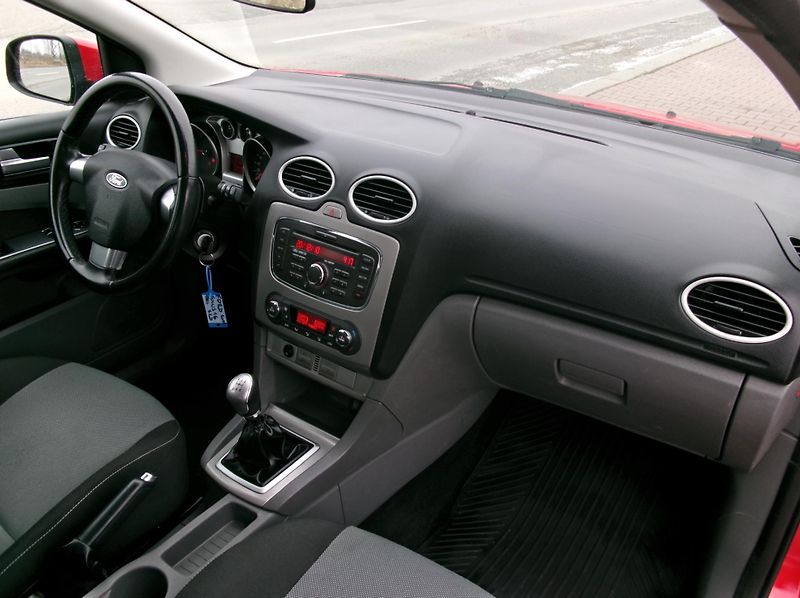 Ford Focus 1,6 - ZADÁNO - fotka 20 z 25