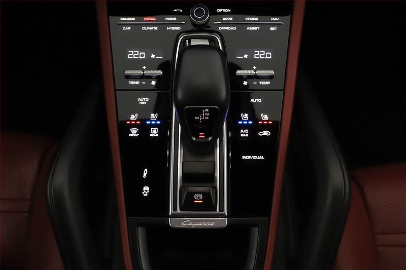 Porsche Cayenne (2020) E-Hybrid - fotka 12 z 22