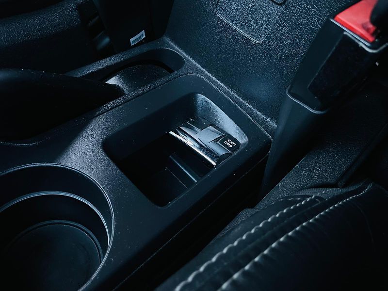 Jeep Compass 2.4i 4x4 AUT KAMERA TAŽNÉ - fotka 40 z 47