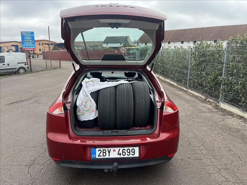 Renault Laguna 1,5 dCi KLIMA ROZVODY 2x KOLA - fotka 29 z 34
