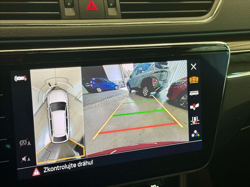 Škoda Superb 2,0 TDI COMBI DSG L&K 147KW - fotka 10 z 21