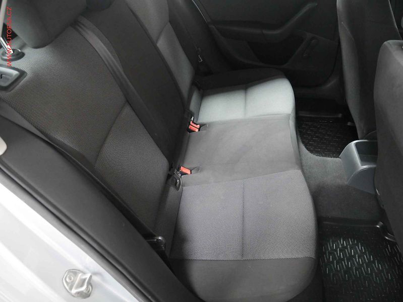 Škoda Octavia (2015) 1.6 TDi, ČR, AC - fotka 11 z 16