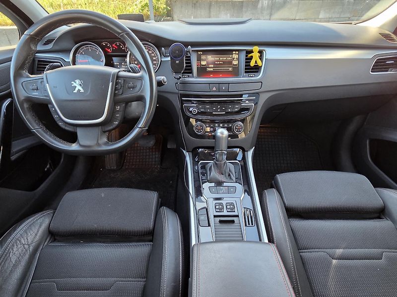 Peugeot 508 (2015) 2.0 BHDI 180 GT EAT6 - fotka 14 z 35