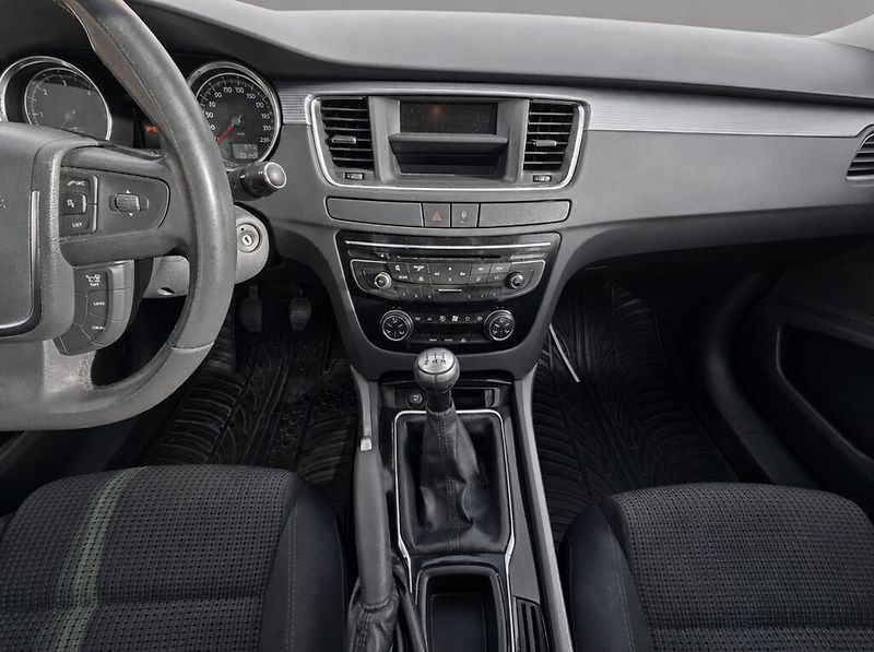Peugeot 508 (2011) 1.6 HDi - fotka 15 z 23