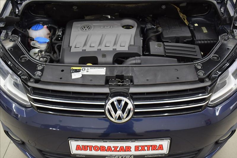 Volkswagen Touran 1,6 TDi, 7-míst,NAVI,1.maj., - fotka 27 z 29