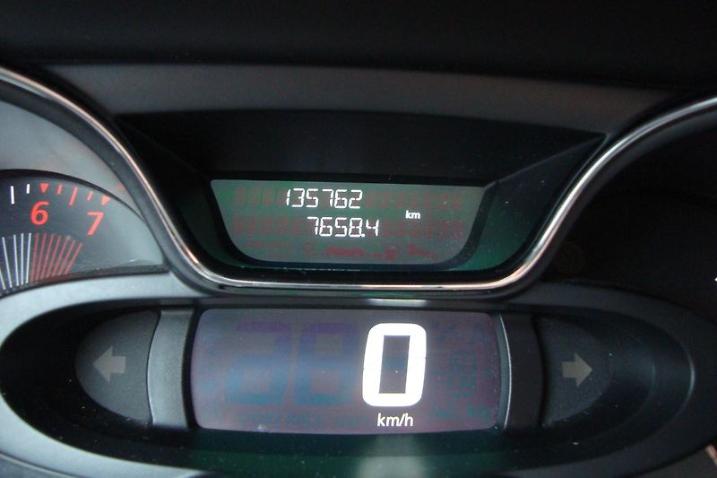 Renault Captur (2017)  0.9 Limited - fotka 63 z 66