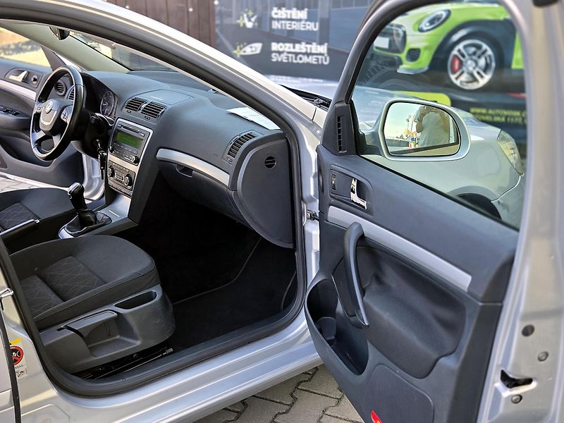 Škoda Octavia 1,4TSi 1.maj, rozvody, xenony  - fotka 24 z 43