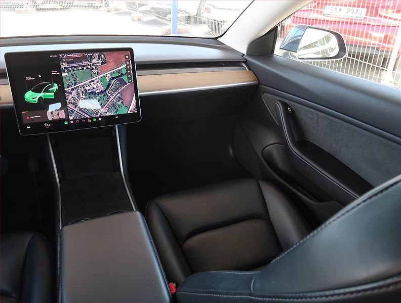 Tesla Model 3 (2019) Long Range 4WD 78kWh, SoH 75% - fotka 8 z 26