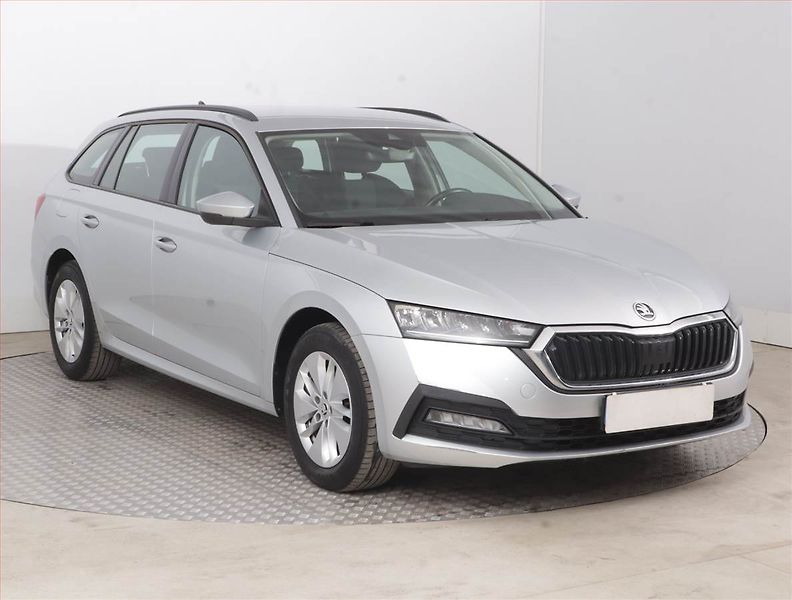 Škoda Octavia (2023) Ambition 2.0 TDI, ČR,1.maj - fotografie inzerátu