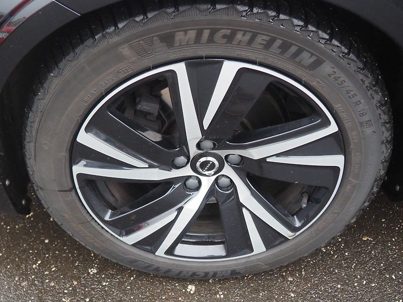 Volvo S90 (2021) B5, AWD, Inscription, 173 kW - fotka 8 z 37