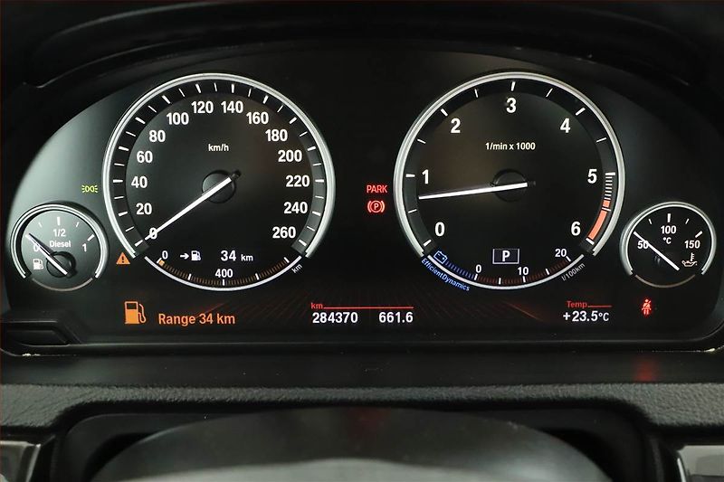 BMW Řada 5 (2012) 530d GT, Automat, Navi, Xenony - fotka 15 z 20