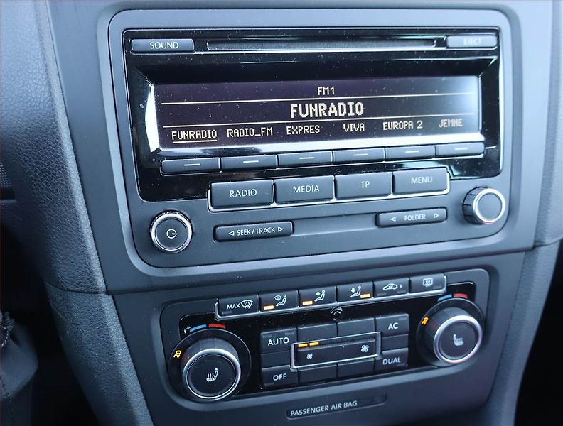 Volkswagen Golf (2012) 1.6 TDI, Automat, Tempomat - fotka 12 z 16