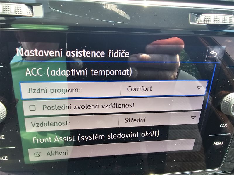 Volkswagen Golf 1,4TSi R-Line Webasto NAVI - fotka 21 z 43
