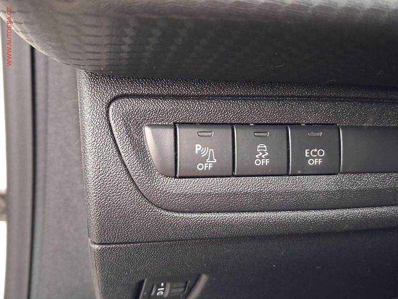 Peugeot 2008 (2017) 1.2PT, ČR, servis.kniha - fotka 13 z 20