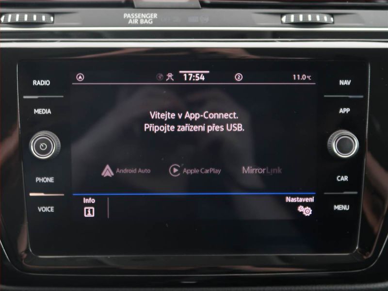 Volkswagen Touran (2023) 1.5 TSI - fotka 20 z 30