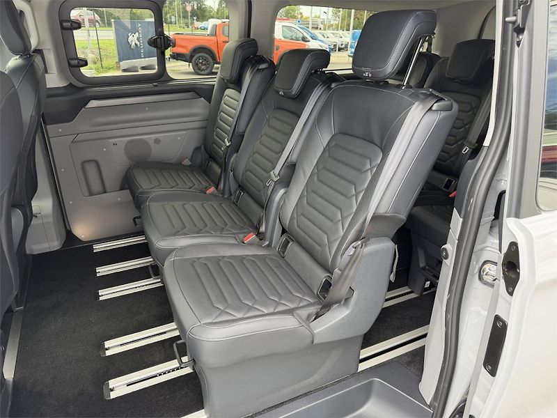 Ford Tourneo Custom Titanium X L2, Tourneo, 2.5 Du - fotka 13 z 22