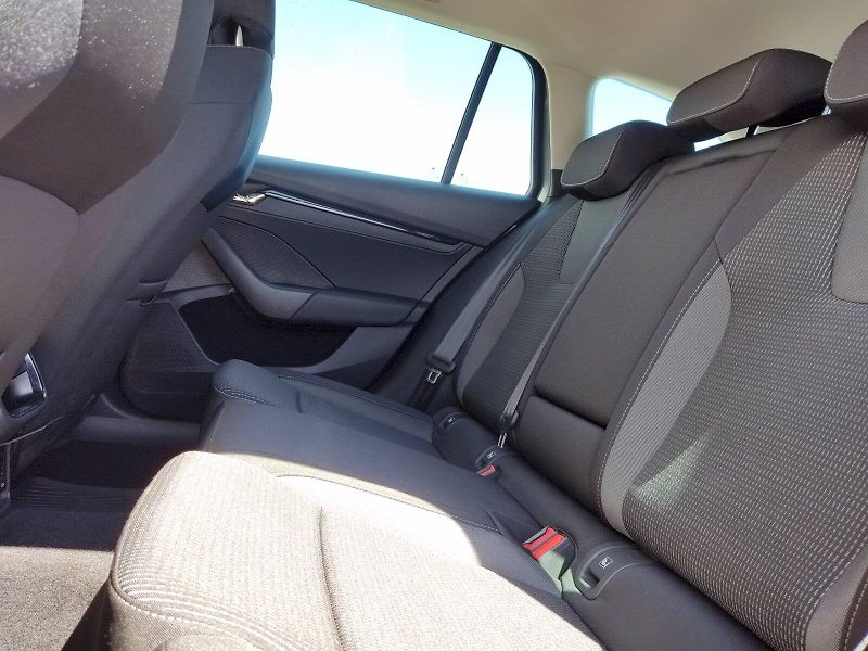 Škoda Octavia (2023) Combi Ambition Plus 2,0 Tdi 11 - fotka 25 z 36